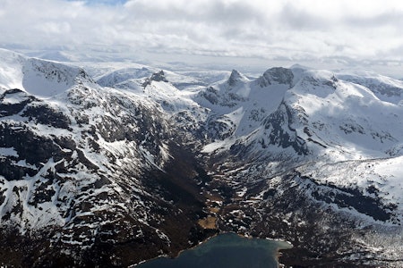SLURVPÅLTINDEN: Hva gjorde egentlig denne Pål, som ga navn til det vakre fjellet midt i bildet? Det spørsmålet har opptatt Fri Flyts nettredaktør sterkt de siste dagene. Foto: Torgeir Kjus SLURVPÅLTINDEN: Hva gjorde egentlig denne Pål, som ga navn til det vakre fjellet midt i bildet? Det spørsmålet har opptatt Fri Flyts nettredaktør sterkt de siste dagene. Foto: Torgeir Kjus