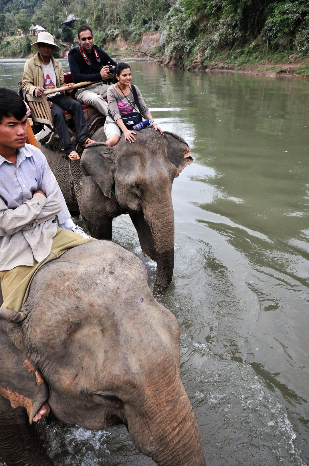 SNART FOR SENT? Mekong-floden og dens sideelver er måten å utforske landet på. Dra nå før Kina-finansierte betongdammer forvandler landskapet. Laos