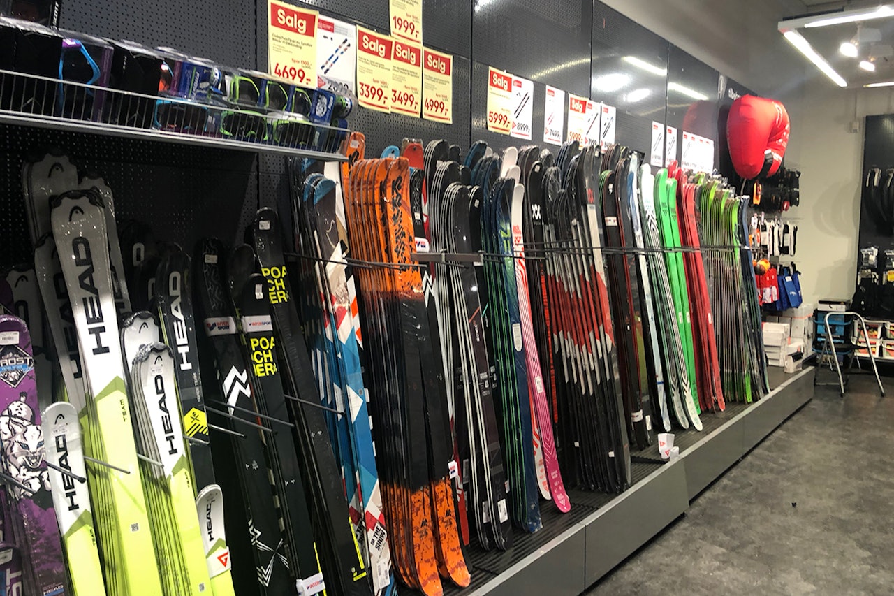 KRISETALL: Sportsbransjen melder om dårlige tall i første kvartal, men er optimistiske. Her fra skisalg i en Gresvig-butikk etter konkursen. Foto: Anders Holtet Gresvig