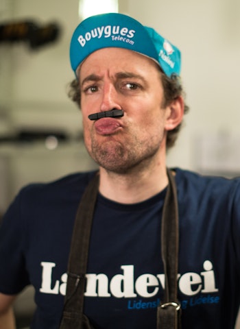 BREMSEBART: I dag skal vi senke farten litt og snakke om bremser. For hvordan bytter man egentlig bremseklosser selv? Foto: Christian Nerdrum.  bytt bremseklosser, dårlige bremser, fiks bremser landeveisykkel, feil bremser landevei, mekkeskolen, landevei, fjern subbing på bremser, landevei, landeveisykling,