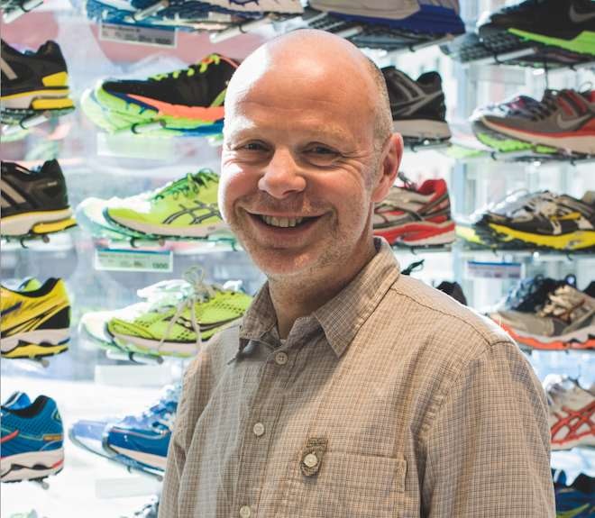 SKOGURU: Löplabbet er butikken mange løpere går til for å være sikre på å få riktige sko. Tor Fauske har justert rådene og analysene de siste årene. Foto: Christian Rølle Tor Fauske3