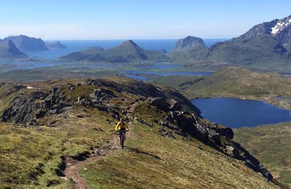 Stisyklistene får skylden for slitasje på stiene i Lofoten. Foto: Bjørn-Ståle Larsen På tur opp til Justadtind - Bjørn Ståle Larsen 1000x