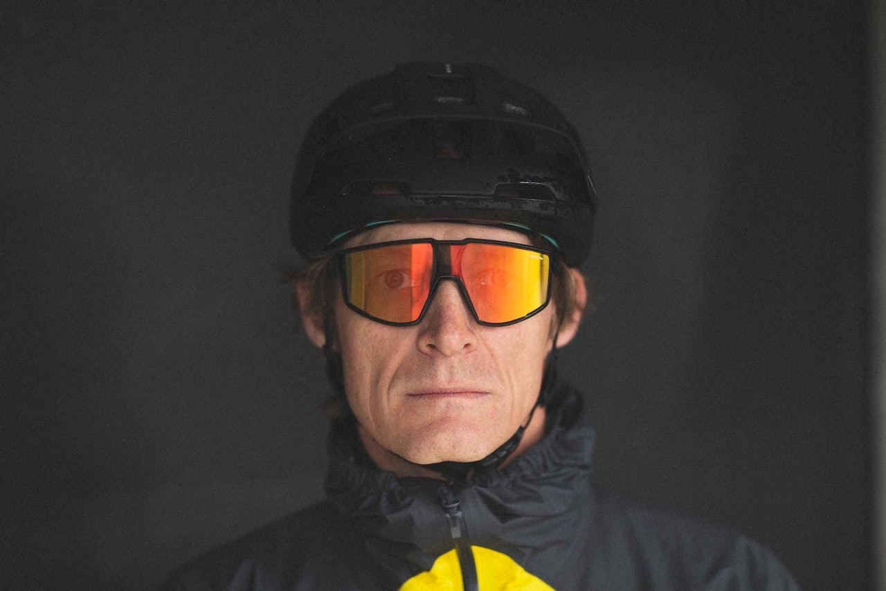 GULL-BRILLER: Julbo Fury er de eneste brillene i testen med speil i glassene. Foto: Kristoffer H. Kippernes Julbo Fury Reactive 1-3