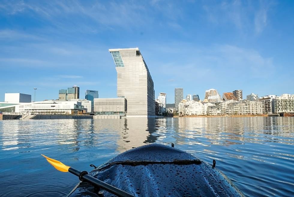 MUNCH-MUSEET: Selv for de av oss med blandede følelser til Barcode er Bjørvika et minneverdig skue fra vannskorpen. Foto: Axel Munthe-Kaas Hærland oslo packraft