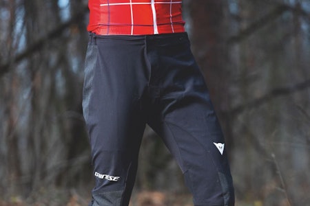 UTFORBUKSE: Dainese HG pant er tynn, lett og myk.  UTFORBUKSE: Dainese HG pant er tynn, lett og myk.