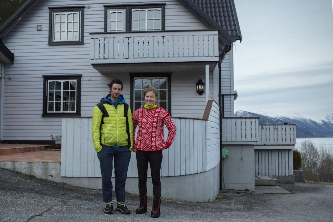 FORNØYDE: – Vi har faktisk lenge vært på utkikk etter et sted her i Romsdalen, og hatt flere kontakter som har hjulpet oss med å finne dette stedet. Foto: Matti Bernitz Pedersen. 0M0A2854MattiBernitz