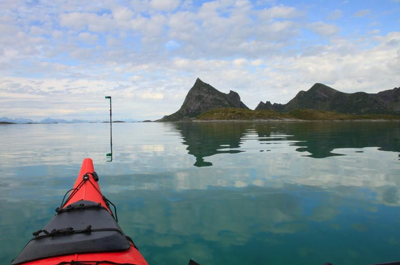 STEIGEN: Å padle i Steigen er rimelig idyllisk. I området finnes 3000 holmer og skjær, turkis vann og hvite strender, forteller Randi Skaug. Foto: Hvitserk.    STEIGEN: Å padle i Steigen er rimelig idyllisk. I området finnes 3000 holmer og skjær, turkis vann og hvite strender, forteller Randi Skaug. Foto: Hvitserk.