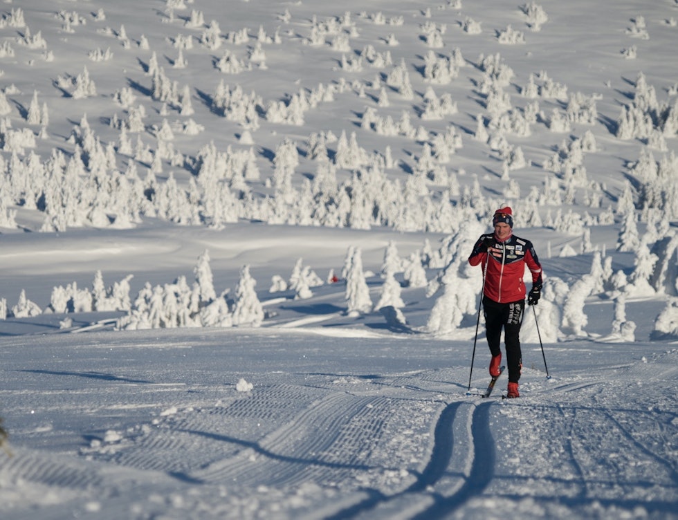 FOKUS: Om du vil delta i konkurranser eller bare nyte lange dager ute i fjellet, lønner det seg å ha et par gode skisko. Foto: Tore Martin Gundersen
