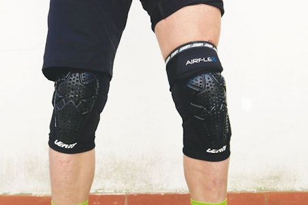 TEST AV LEATT KNEBESKYTTERE: Leatt Airflex Pro knebeskyttere er både fleksible og luftige. I tillegg er de CE EN 1621/1-godkjent.  test leatt knebeskytter sykkel sykling