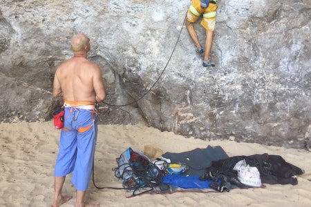En taubag beskytter tauet mot smuss og sand, og oppbevarer det slik at du slipper å kveile det sammen. Foto: Dag Hagen En taubag beskytter tauet mot smuss og sand, og oppbevarer det slik at du slipper å kveile det sammen. Foto: Dag Hagen