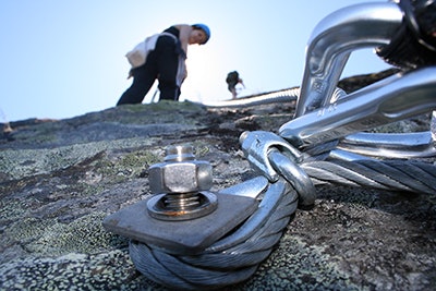 KLATRESTIGE: Har du tid til en lengre stopp i Lom? Foto: Nissegården via ferrata lom nissegården