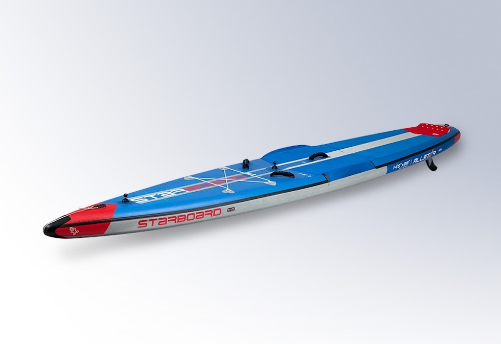 RACER-BRETT: Starboards All-Star-brett er langt, spist og stivt og laget for høy fart, gjerne i urolig sjø. SUPER-SUP