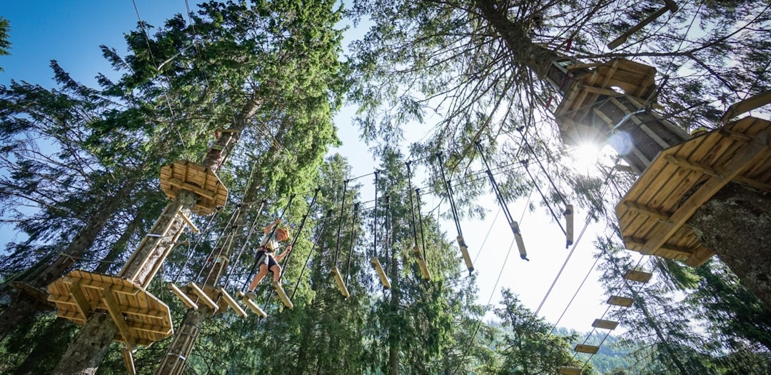 VOSS KLATREPARK: Går alt etter planen, åpnes parken i løpet av mai, og vannsportaktivitetene i midten av juni. FOTO: Voss Active Voss klatrepark