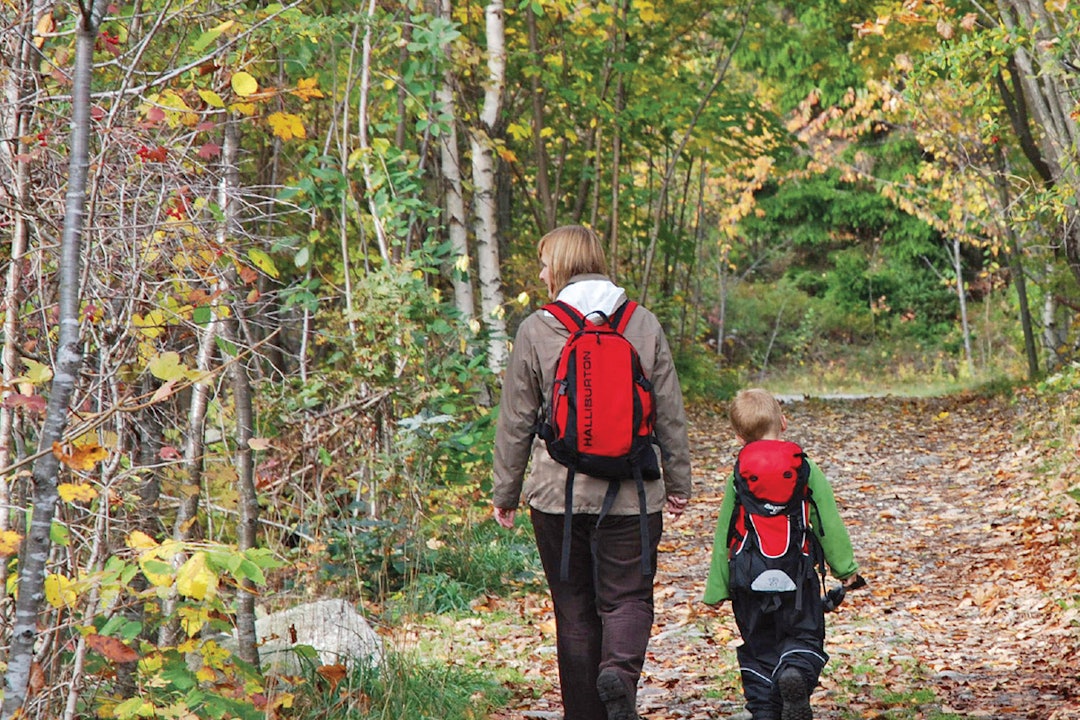 Turstien ved Hove og Spornes er flott også utenom sommerstid, for eksempel til en høsttur. Foto: Ann-Kristin Robstad Jørgensen Tromøya Arendal Sørlandet turguide