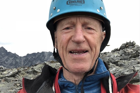 Ralph Høibakk på Romsdalshorn, opp Nordveggen – uten tau. Foto: Selvportrett