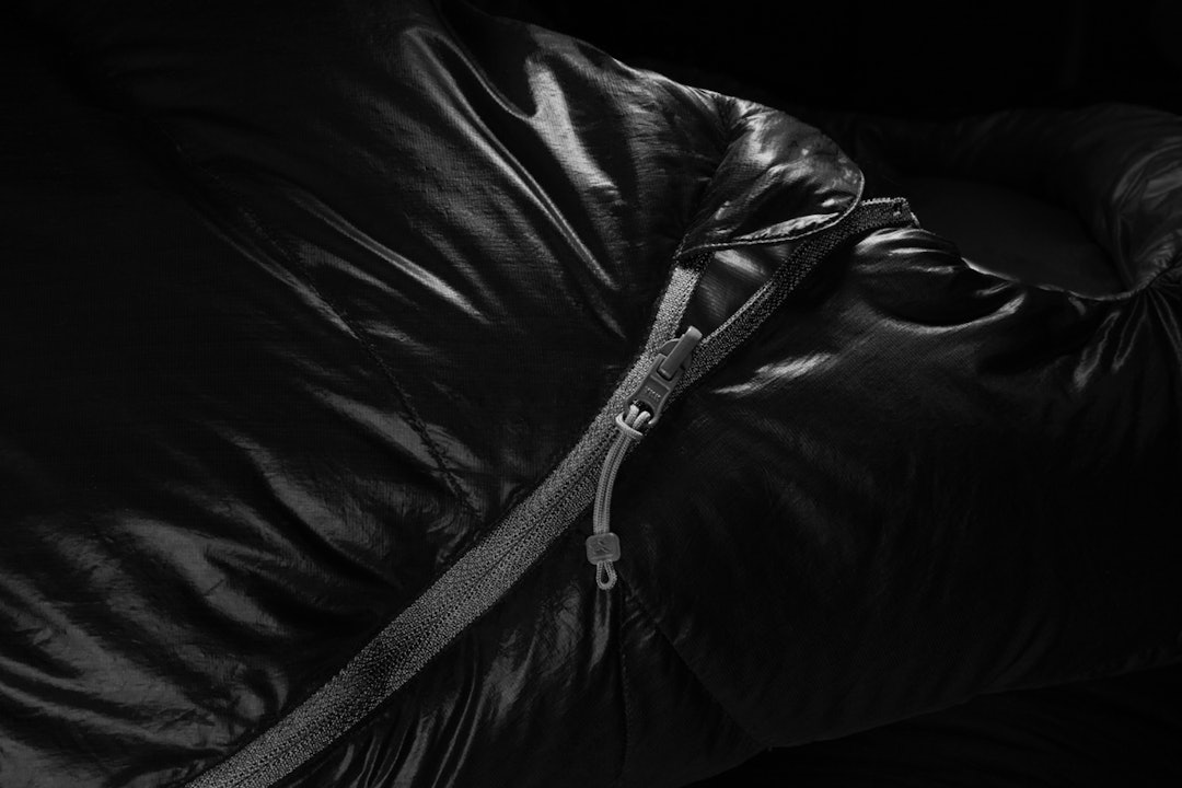 Komforten ligger også i detaljene. Rab Mythic har godt gjennomtenkt design. Foto: Rab rab mythic detalj