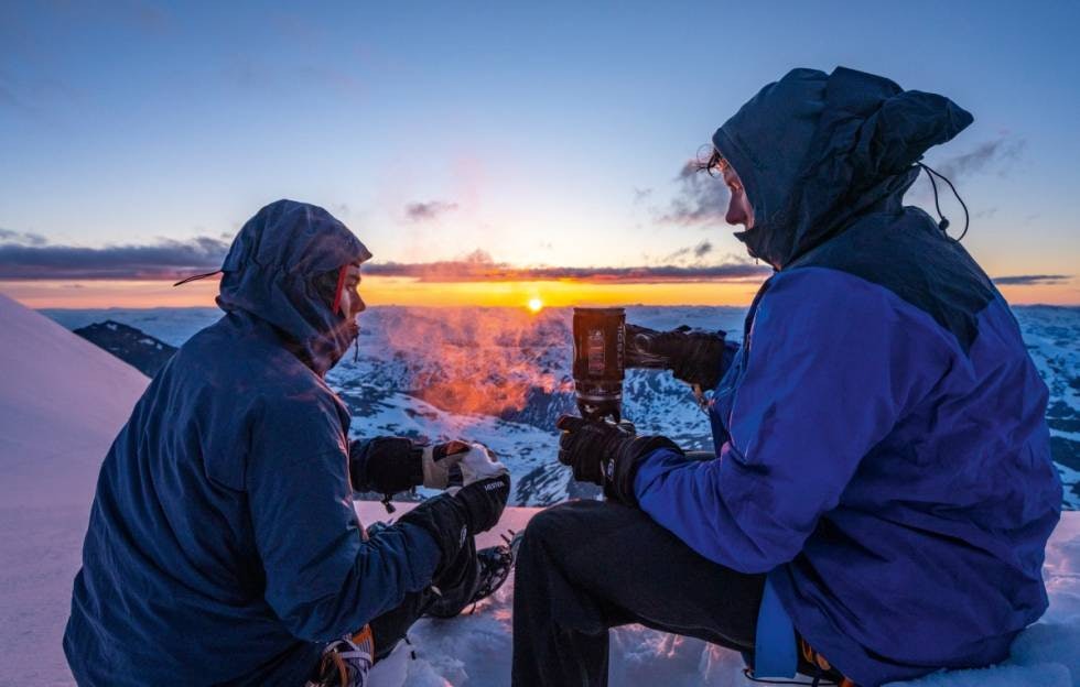 MATPRAT: Då sola gjekk ned naut skottane ein betre middag i form av frysetørka chili con carne, medan fotografen naut ein litt dårlegare middag i form av kald grandiosa. Vakkert var det uansett, heilt uavhengig av middagsvalg. MATPRAT: Då sola gjekk ned naut skottane ein betre middag i form av frysetørka chili con carne, medan fotografen naut ein litt dårlegare middag i form av kald grandiosa. Vakkert var det uansett, heilt uavhengig av middagsvalg.
