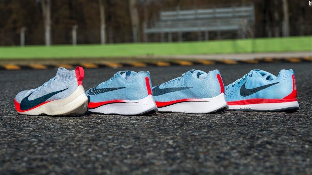 (R)EVOLUSJON: De ntidlige Vaporfly-prototypen til venstre. Til høyre Nike Streak som Sondre Nordstad Moen satte sin maratonpers med. Nike sko-evolusjon