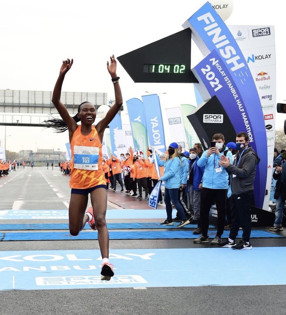 REKORD: Ruth Chepgnetich løp årets Istanbul halvmaraton på 1.04.02 i Vaporfly. Istanbul Marathon