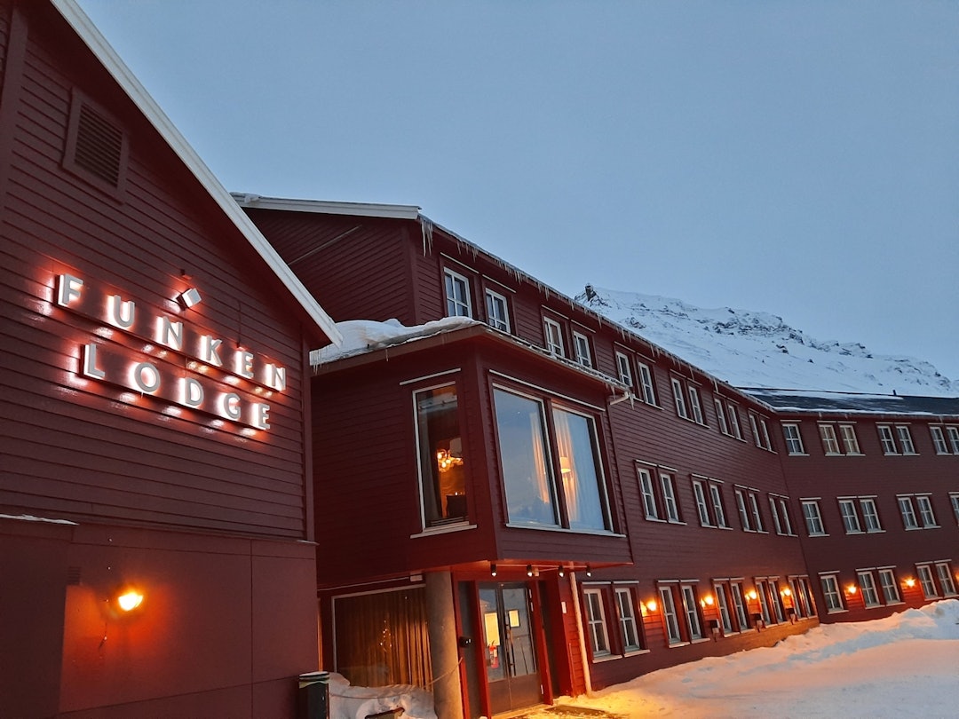 Det er mange muligheter for overnatting i Longyearbyen, og du kan velge alt fra rimelig til relativt dyrere alternativ. Foto: Lisa Kvålshaugen Bjærum 20210402_222542