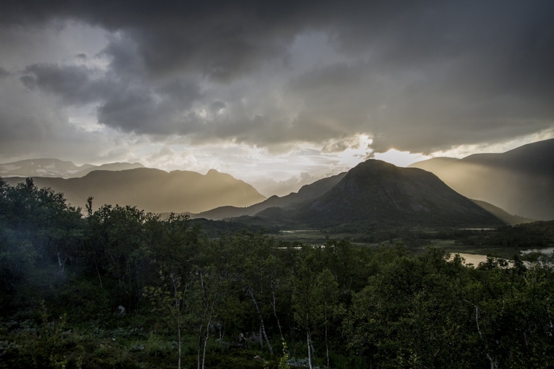 ØRLITE LUFTIG: Knutshø er et flott alternativ til Besseggen, og er også nærmeste fjell. Foto: Kenneth Nordahl-Pedersen Knutshøe