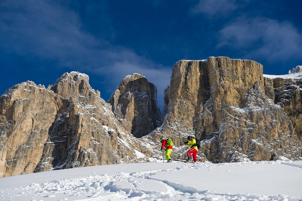 ALDELES STEINARTET: Fargen og gløden i Dolomittene, for ikke å snakke om fjellformasjonene, gjør området til en unik tumleplass for toppturfolket. Som skitur i et maleri. Foto: Hans Kristian Krogh Hanssen.