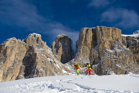 ALDELES STEINARTET: Fargen og gløden i Dolomittene, for ikke å snakke om fjellformasjonene, gjør området til en unik tumleplass for toppturfolket. Som skitur i et maleri. Foto: Hans Kristian Krogh Hanssen. ALDELES STEINARTET: Fargen og gløden i Dolomittene, for ikke å snakke om fjellformasjonene, gjør området til en unik tumleplass for toppturfolket. Som skitur i et maleri. Foto: Hans Kristian Krogh Hanssen.