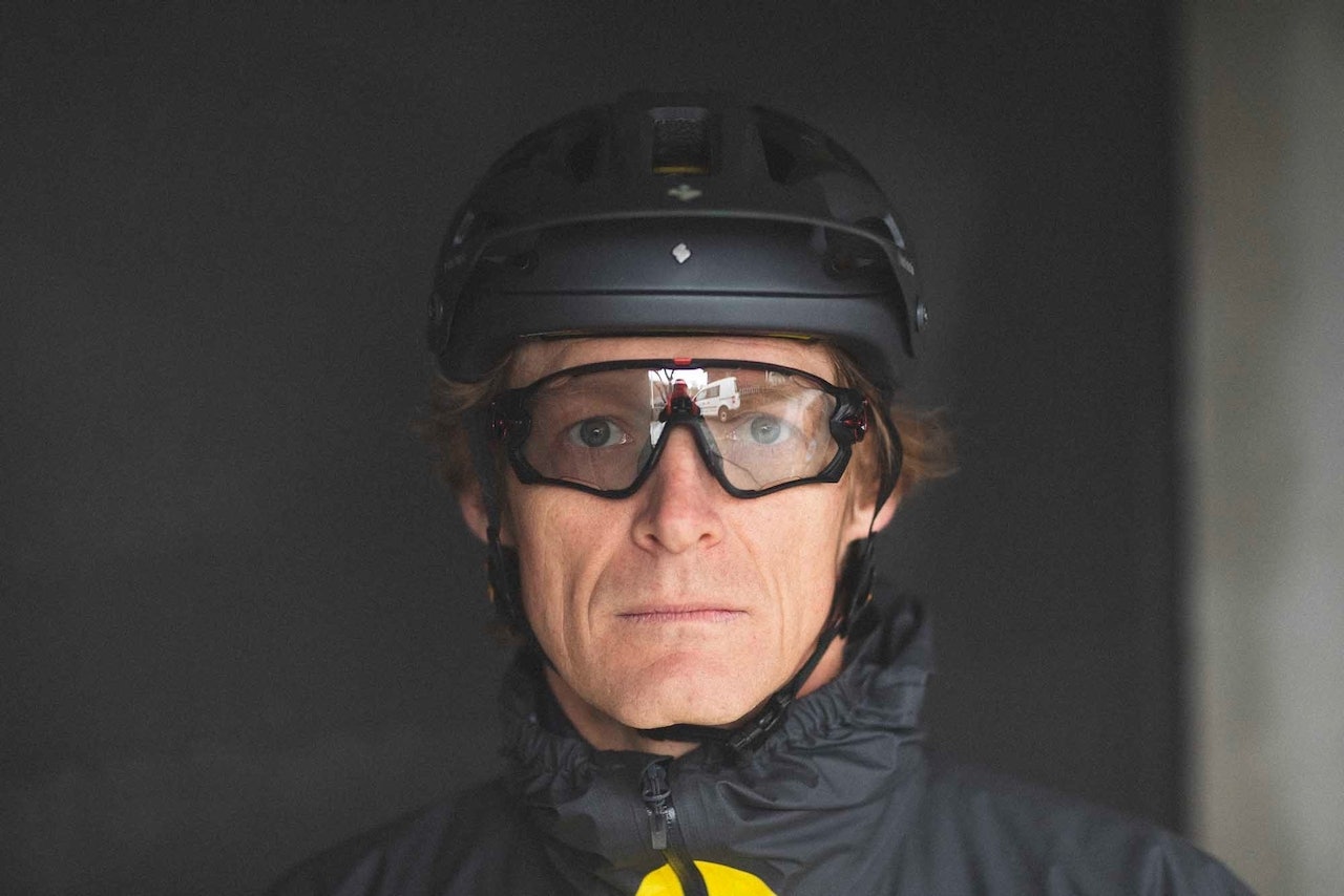 NY STANDARD: Oakley Jawbreaker har et særegent utseende, men beskytter og sitter godt. Foto: Kristoffer H. Kippernes Oakley Jawbreaker
