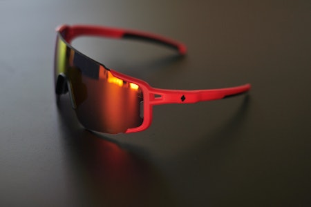 NY I KLASSEN: Norske Sweet ønsker å ta en bit av det store sportsbrillemarkedet. Ronin Max er deres største sykkelbrille Sweet Ronin Max