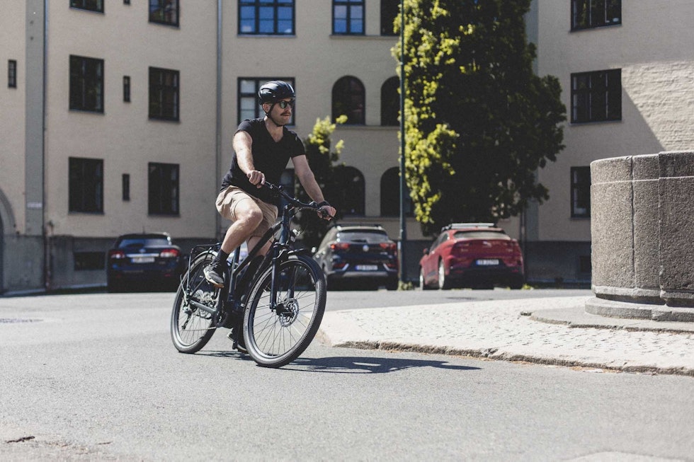 BYLIV: Det er fint å suse rundt i bygatene på Trek Allant+ 5. Foto: Øyvind Aas test trek allant+ elsykkel 2021