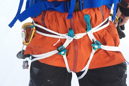 KLATRESELESELFIE: ...det kan kanskje bli en populær emneknagg på Instagram? Her er i hvert fall Blue Ice i aksjon på skitur i bratte fjell på Nordmøre. Foto: Tore Meirik