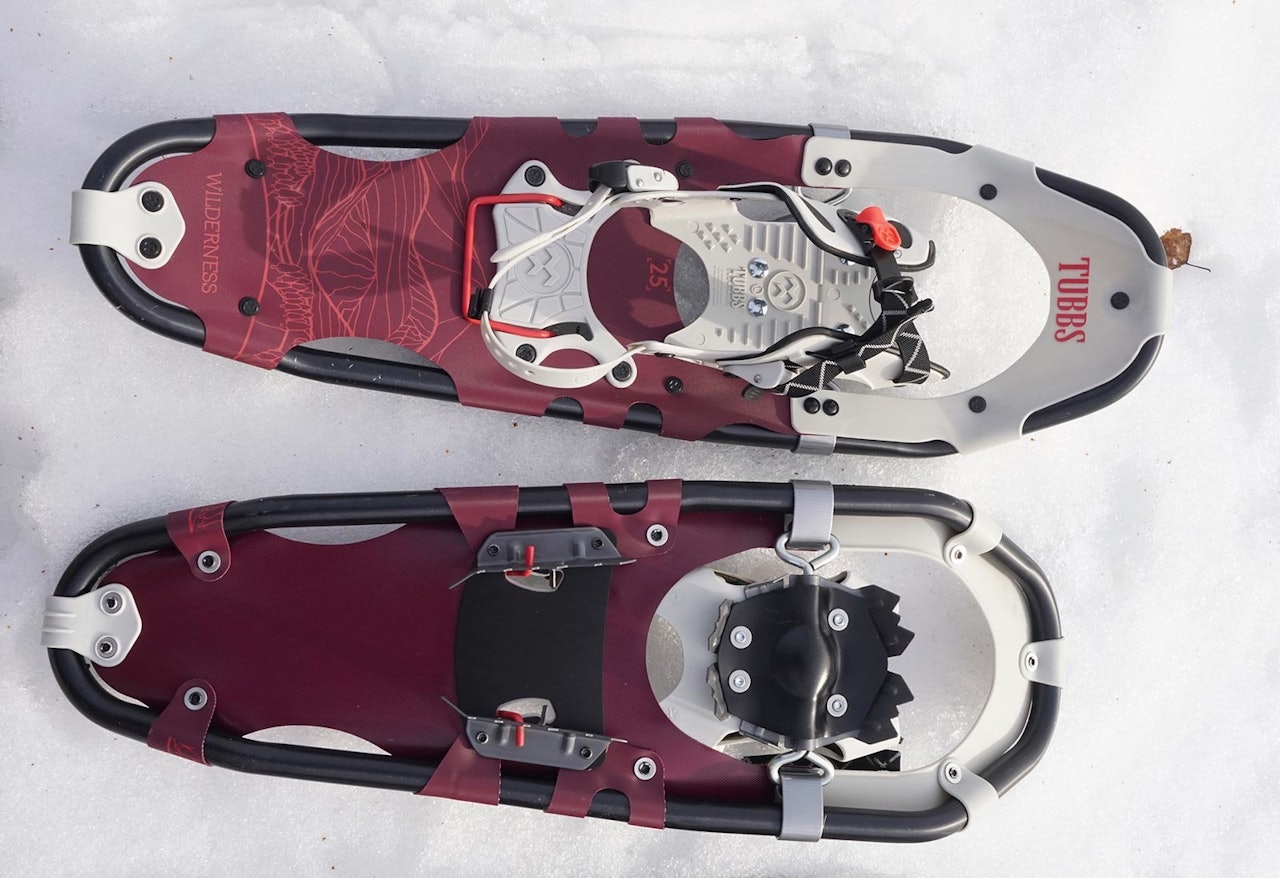 HYTTETRUGER: Greit med enkle bindinger når vi tester Tubbs Wilderness 25 truge. Tubbs Wilderness 25 truger til test i snøen