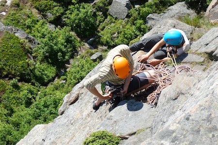 SIKKER STAND: På standplass på Gandalf (5) ved Henningsvær. Foto: Dag Hagen SIKKER STAND: På standplass på Gandalf (5) ved Henningsvær. Foto: Dag Hagen