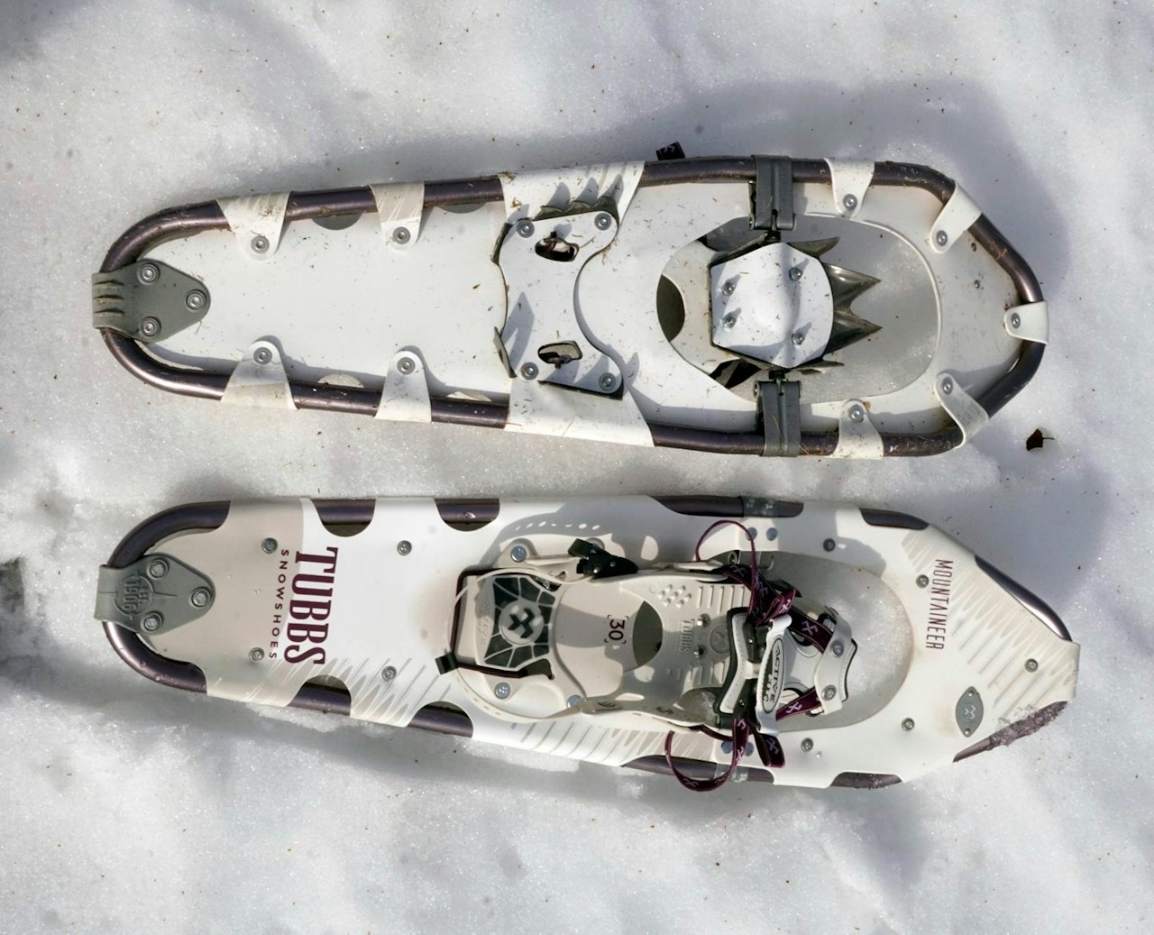 TUBBS MOUNTAINEER 30: Tubbs Mountaineer har vunnet en rekke tester En  av hver Tubbs Mountaineer 25 og 30 truge til test i snøen