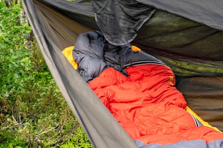 Hennessy Hammock Explorer Deluxe Asym Zip: Hengekøye for seriøse turer Hennessy Hammock Explorer Deluxe Asym Zip hengekøye til test