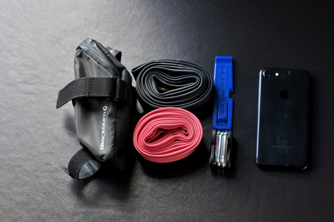 GOD PLASS: Blackburn Grid Small er størst i testen, men kan komprimeres godt med festestroppen. Blackburn Grid Small