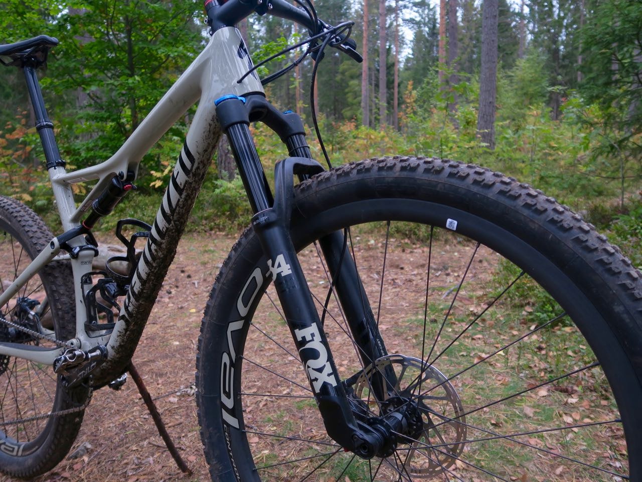 TØFFERE EPIC: Epic EVO byr på økt trygghet og kontroll utfor, men den samme effektiviteten som vanlige Epic oppover. Vinn-vinn. TØFFERE EPIC: Epic EVO byr på økt trygghet og kontroll utfor, men den samme effektiviteten som vanlige Epic oppover. Vinn-vinn.