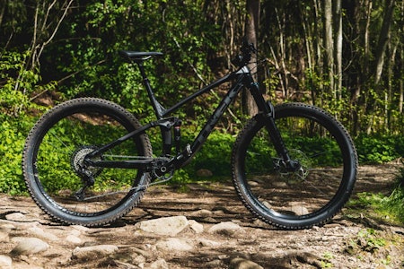 EN MILLION DOLLARS: Trek Fuel EX 8 ser rå og gjennomført ut. Rammegeometrien og demperfunksjonen er suveren både opp og ned.  Test av Trek Fuel EX 8