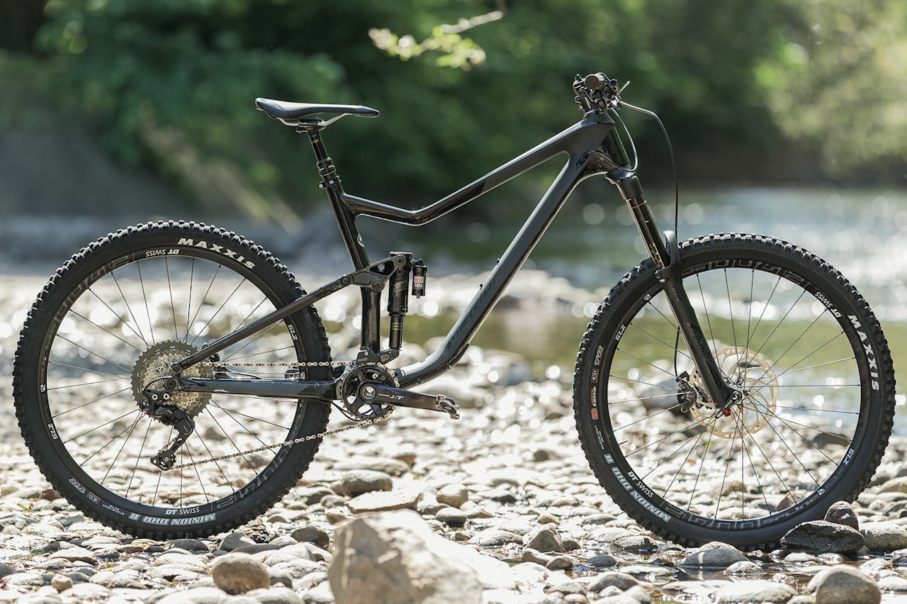 RENE LINJER: Meridas nye One-Sixty er vesentlig strammere i fasongen enn forgjengeren. Foto: Kristoffer Kippernes RENE LINJER: Meridas nye One-Sixty er vesentlig strammere i fasongen enn forgjengeren. Foto: Kristoffer Kippernes