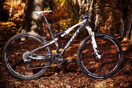 KJENT DESIGN: Scott Spark 29 RC beholder mange av de samme designelementene vi har sett fra tidligere rittsykler. KJENT DESIGN: Scott Spark 29 RC beholder mange av de samme designelementene vi har sett fra tidligere rittsykler.