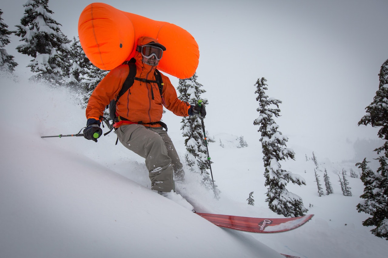 TECHSJEF: Gordon Rose har tittelen Senior Industrial Designer i Arc´teryx. Han er sentral i utviklingen av den batteridrevne viften som blåser luft i skredballongen til Arrc´teryx. TECHSJEF: Gordon Rose har tittelen Senior Industrial Designer i Arc´teryx. Han er sentral i utviklingen av den batteridrevne viften som blåser luft i skredballongen til Arrc´teryx.
