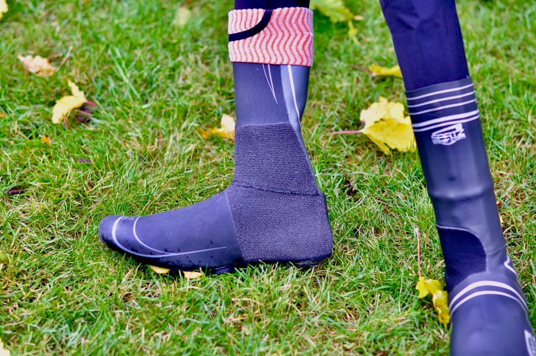 FOR OG BESKYTTELSE: Fóret inni trekkene gir ekstra varme, kevlarpolstringen på innsiden av ankelen gjør trekkene mer solide. Foto: Øyvind Aas Spatzwear Pro 2