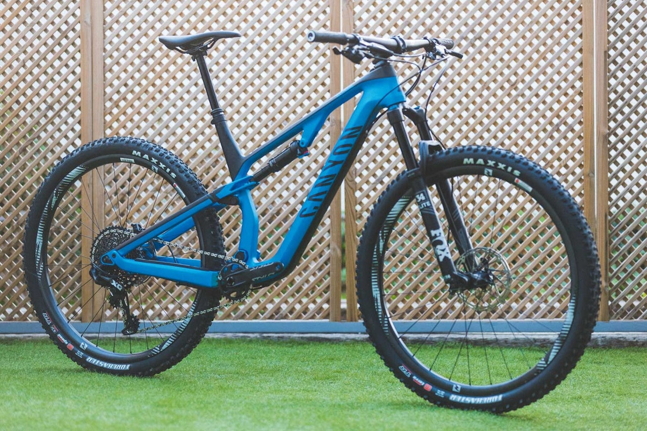 GOD PÅ ALT: Canyon Neuron CF er en lettsyklet stisykkel med top utstyrsnivå. Den er en super og allsidig langtursykkel som også fint kan brukes i tekniske maratonritt.  GOD PÅ ALT: Canyon Neuron CF er en lettsyklet stisykkel med top utstyrsnivå. Den er en super og allsidig langtursykkel som også fint kan brukes i tekniske maratonritt.