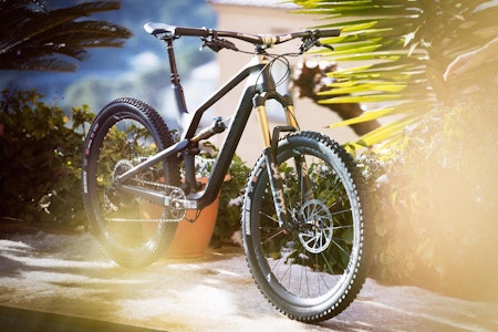 NESTEN NY: Canyon Spectral ble lansert på slutten av 2017, og er totalt redesignet fra forrige modell. Foto: Kristoffer Kippernes NESTEN NY: Canyon Spectral ble lansert på slutten av 2017, og er totalt redesignet fra forrige modell. Foto: Kristoffer Kippernes