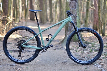 UTEN DEMPING: Canyon Stoic er stiv og stram, lang og slak.  Canyon Stoic 4