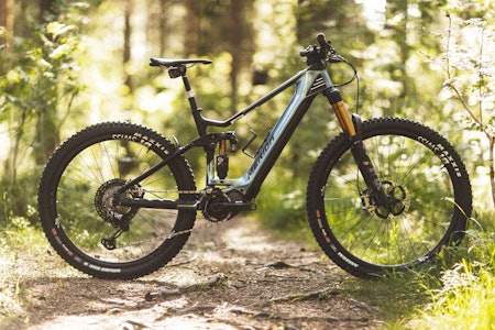 RÅFLOTT: E-One Sixty er en grov elektrisk stisykkel fra Merida. Vi har testet toppmodellen 10K.  test elsykkel merida e-one sixty 10k