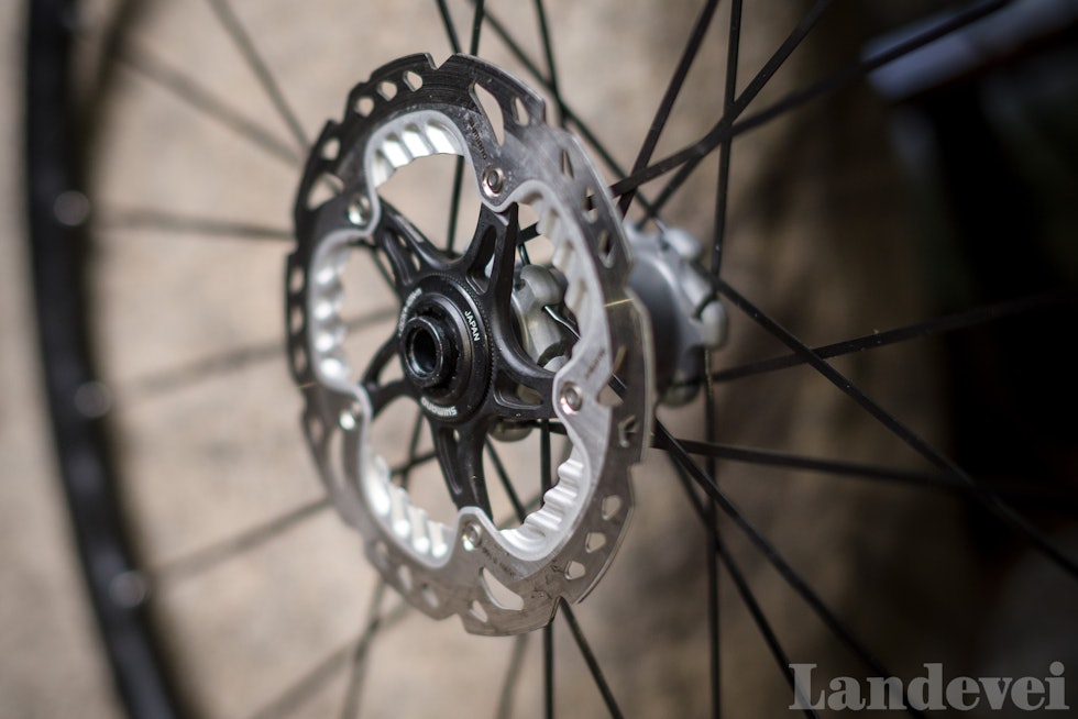 STANDARD: Mavic har valgt Centerlock som festemetode på alle sine skivebremshjul. STANDARD: Mavic har valgt Centerlock som festemetode på alle sine skivebremshjul.