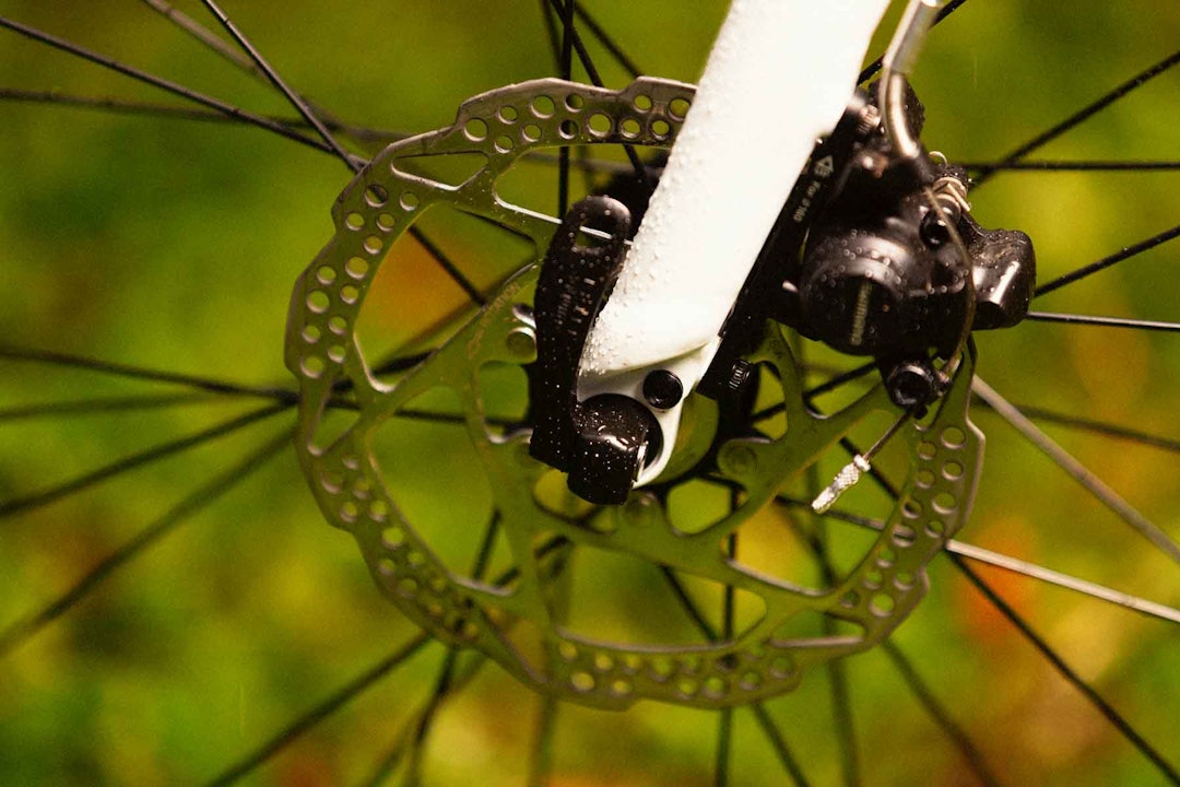 GAMMELDAGS: Vanlige hurtigkoblinger og 9 mm stikkakslinger er i ferd med å fases ut på sykler med skivebremser. Kraftigere gjennomgående akslinger gir bedre kontakt mellom gaffel og hjul, samt mer forutsigbar match med bremseskivene.