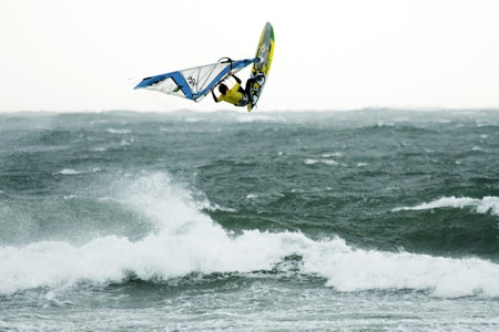 BRA TRØKK: Det er ikke rent sjeldent nordvesten klinker til på Jæren. Da er det få plasser som kan varte opp med bedre forhold for windsurfing. Bilde: Anne-Christine P. Meling sommer stavanger