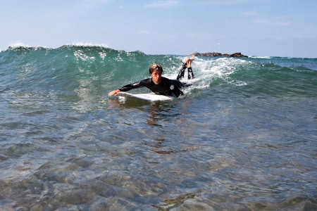 PEDAGOG: Linus Eliasson lærer deg noen surfeknep i denne artikkelen. Foto: Christian Nerdrum